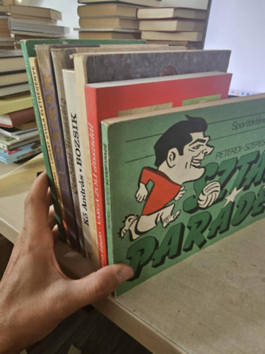 Peterdi-Szepes, Bartus László, Hámori Tibor, Kő András, Hidegkuti Nándor, Fekete Pál, Simon István, Pongrácz György - 7 db labdarúgással kapcsolatos könyv, KÖNYVMENTŐ AJÁNLAT: Sztár parádé+ Varga Zoli diszidál+ Puskás+ Óbudától Firenzéig+ Csikar+ Lóri+ Puha vagy Jenő