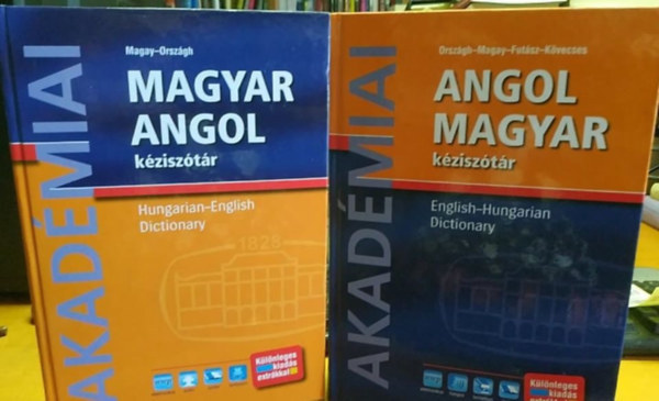 Magay Tam�s, Fut�sz Dezs�, K�vecses Zolt�n Orsz�gh L�szl� - Angol-magyar k�zisz�t�r + Magyar-angol k�zisz�t�r (k�l�nleges kiad�s extr�kkal)