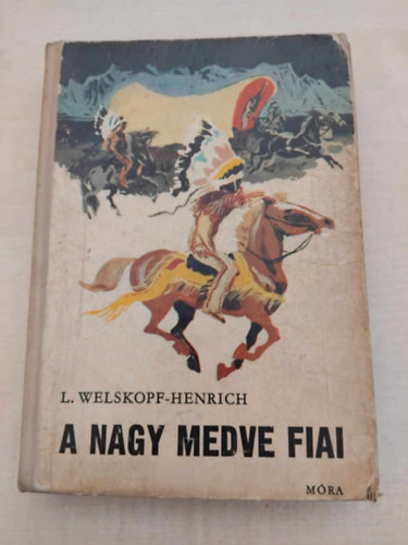 Szerk.: R�naszegi Mikl�s, Ford.: M�ndy Stef�nia, Graf.: Szecsk� Tam�s Liselotte Welskopf-Henrich - A Nagy Medve Fiai (Der junge H�uptling)