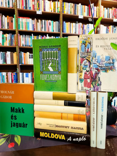M�rai S�ndor, Ill�s B�la, Erd�dy J�nos, Ny�r� J�zsef, Darvas J�zsef, Mesterh�zi Lajos, Gergely S�ndor, G�l Gy�rgy, Moldova Gyrgy Moln�r G�bor - Magyar irodalom k�nyvcsomag 12 darabos K�NYVMENT� AJ�NLAT: Makk �s jagu�r, F�ves k�nyv, Honfoglal�s, Sz�p �s kegyetlen Velence, Az elsz�ntak, A z�ld csillag, �g a Tisza, Okt�beri k�d, �llom�s, A b�natos boh�c, R�g�s �t, Honthy