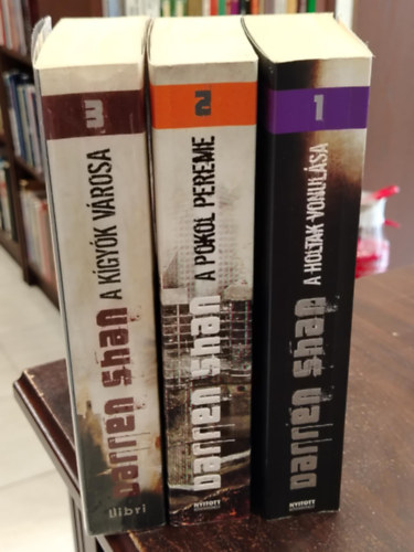 Darren Shan - Város-trilógia 1-3. (A holtak vonulása, A pokol pereme, A kígyók városa)