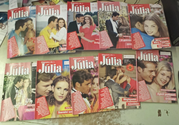 Penny Jordan, Helen Brooks, Carole Mortimer, T�bb szerz� Patricia Wilson - 10 J�lia magazin (251-260) lapsz�mig: Szikl�ra �p�lt h�z +Testbesz�d +Vir�g�z�n +A gyerekl�ny gyereke +Mary Poppins kerestetik +Rejtett kincs +Szeretni szabad +Jogom van hozz�d +Meglepet�s a k�sz�b�n +�gb�l pottyant �r�ks�g