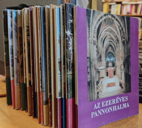 22 db magyar v�ros, vegyes megy�k, idegenforgalmi kiadv�nyok (c�mek a term�klapon)