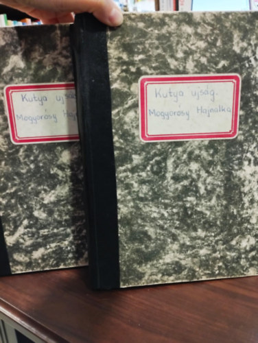 Ismeretlen Szerz� - A kutya magazin 1982-1986 v�logat�s k�t k�tetben