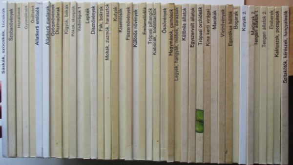 41 db a B�v�r zsebk�nyvek sorozatb�l (Szitak�t�k k�r�szek hangyales�k, Kaktuszok pozsg�sok, Tengeri �llatok I-II., Madarak , Emberek, stb..)