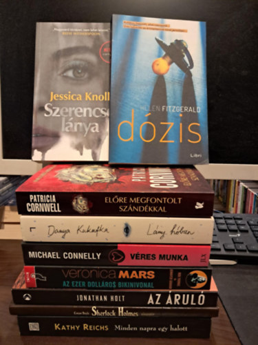 Helen Fitzgerald, Patrica Cornwell, Danya Kukafka, Michael Connelly, Rob Thomas, Jonathan Holt, Patricia Cornwell, Kathy Reichs, Arthur Conan Doyle Jessica Knoll - 9 db-os krimi K�NYVMENT� AJ�NLAT: Szerencse l�nya+ D�zis+ El�re megfontolt sz�nd�kkal+ L�ny a h�ban+ V�res munka+ Veronica Mars - Az ezer doll�ros bikinivonal+ Az �rul�+ Sherlock Holmes visszat�r+ Minden napra egy halott