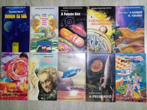 Csernai Zoltn, Szepes Mria, Gergelyi Mihly, Nemere Istvn, Gyertyn Ervin, Lengyel Pter, Kasztovszky Bla, Jeremy Taylor, Apti Mikls Laczk Gza - Kozmosz / Galaktika Sci-Fi knyvcsomag (10db) Innen s tl / Tollaskgy utols visszatrse / A fekete gn / A vltozatlansg hullmhossza / A kozmosz 15. trvnye / Holtak harca - jtszma tzmillirdrt / A kiberneroszok tndkl