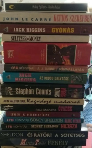 Sidney Sheldon, R. Ludlum, Stephen Coonts, Paul Monette, John Ralston Saul, Jack Higgins, A.J. Quinnel, Steven Griffiths, John le Carré, Mickey Spillane Martha Tailor - 15 db-os KÖNYVMENTŐ AJÁNLAT, krimi: Halálos hajsza+ Kettős szerepben+ Gyónás+ Money+ Gwan Dai nevében+ Kínvallatás+ Az ördög érintése+ Vörös lovas+ Ragadozó madarak+ Óvadék+ Az Osterman-víkend+ Álarc nélkül+ Hajsza+ És rátör