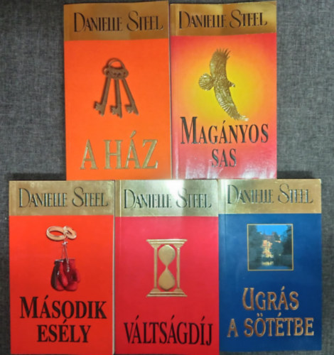 Danielle Steel - (5db) Danielle Steel romantikus k�nyvcsomag: A h�z / Mag�nyos sas / M�sodik es�ly / V�lts�gd�j / Ugr�s a s�t�tbe