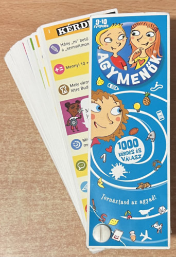 Editions Play Bac Sz�cs Adrienn  (SZERK.) - Agymen�k: 1000 k�rd�s �s v�lasz 9-10 �veseknek (k�k)