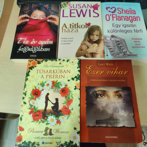 Sheila O' Flanagan, Nasima Nazar Maria Nazar, Lori Wick, Ree Drummond Susan Lewis - 5db knyv: A titkok hza+ Egy igazn klnleges frfi+ Tz v apm fogsgban+ Ezer vihar+ Tsarkban a prrin (KNYVMENT AJNLAT)