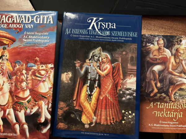 A tan�t�sok nekt�rja + A Bhagavad-G�ta + Az istens�g legfels�bb szem�lyis�ge ( 3 k�nyv )