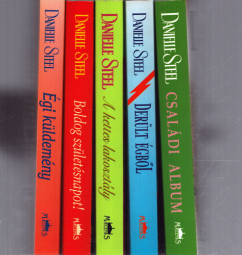 Danielle Steel - 5 db Danielle Steel romantikus reg�ny: Csal�di album - Der�lt�gb�l - A kettes lakoszt�ly - Boldog sz�let�snapot! - �gi k�ldem�ny