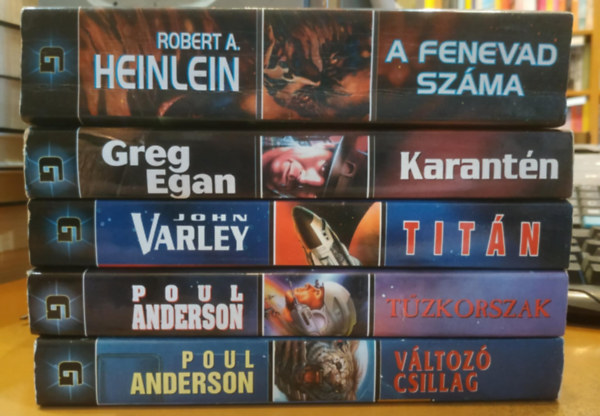 Greg Egan, John Varley, Poul Anderson Robert A. Heinlein - 5 db Sci-Fi: A fenevad szma; Karantn; Titn; Tzkorszak; Vltoz csillag