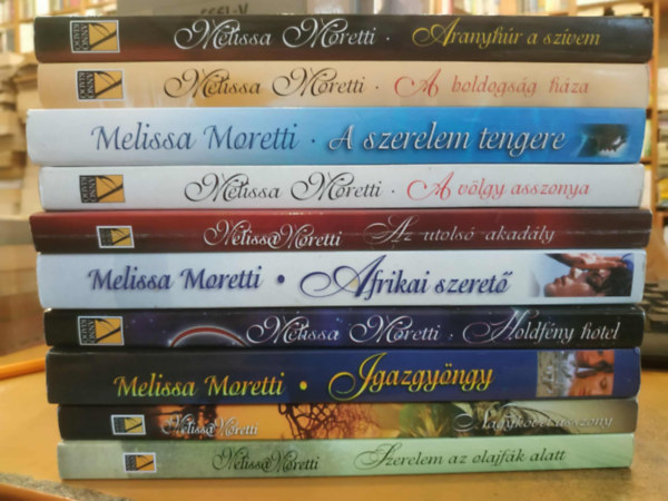 Melissa Moretti - 10 db Melissa Moretti: A boldogs�g h�za; A szerelem tengere; A v�lgy asszonya; Az utols� akad�ly; Afrikai szeret�; Aranyh�r a sz�vem; Holdf�ny Hotel; Igazgy�ngy; Nagyk�vet asszony; Szerelem az olajf�k alatt