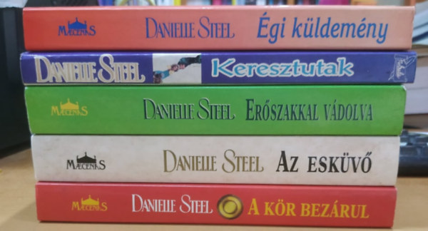 Danielle Steel - 5 db Danielle Steel: A kr bezrul + Az eskv + Erszakkal vdolva + gi kldemny + Keresztutak