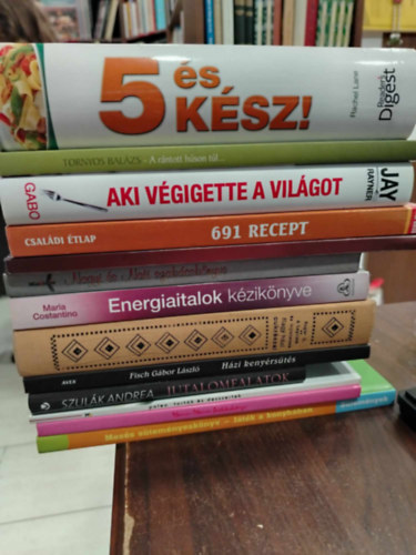 Szulák Andrea, Kövesdi Natália, Jay Rayner, Fisch Gábor László, Gyömbér Rita, Csigó László Reader's Digest Kiadó Kft. - Kugler Géza, Tornyos Balázs Liptai Zoltán - KÖNYVMENTŐ AJÁNLAT, 13 db. Szakácskönyvek. 5 és kész +A rántott húson túl +Aki végigette a világot +691 recept +Paprikás ételek bográcsban+ Nagyi és Nati szakácskönyve+ Energiaitalok kézikönyve+ Nagy házi cukrászat+ Házi kenyé