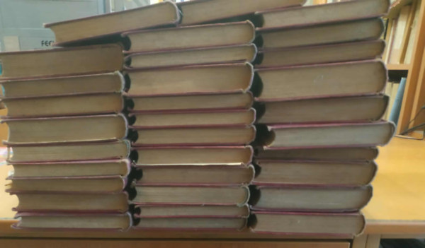 J�kai M�r - 32 db J�kai M�r: Megt�rt�nt reg�k; Rab R�by; Fekete gy�m�ntok; B�lv�nyos-v�r; Virrad�ra; Szerelem bolondjai; Szabads�g a h� alatt vagy a z�ld k�nyv; M�g egy csokrot