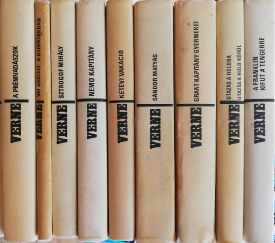 Verne Gyula - 9 Jules Verne Gyula kötet Móra( A prémvadászok , Várkastély a Kárpátokban , Strogof Mihály , Nemo kapitány , Kétévi vakáció , Sándor Mátyás , Grant kapitány gyermekei , Utazás holdra Utazás a hold körül , A Franklin kifut a teng