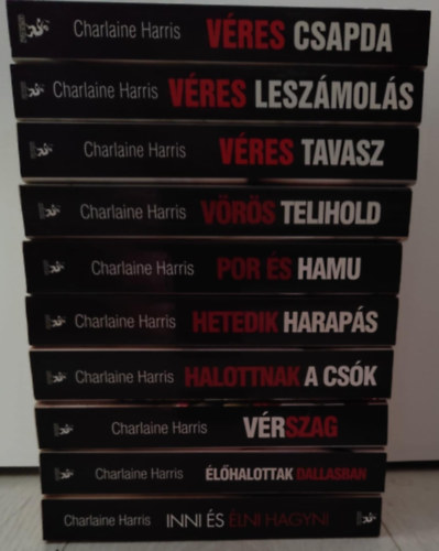 Charlaine Harris - 10 db knyv a True Blood sorozatbl: / Inni s lni hagyni / lhalottak Dallasban / Vrszag / Halottnak a csk / Hetedik haraps / Por s hamu / Vrs telihold / Vres tavasz / Vres leszmols / Vres csapda /