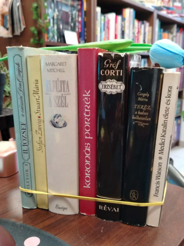 Stefan Zweig Margaret Mitchell Szv�k Gyula  Gr�f Corti Egon C�sar Gergely M�rta Francis Watson (szerk.) - K�NYVMENT� AJ�NLAT, 7 DB. T�RT�NELMI REG�NYEK. II. J�zsef a cs�sz�ri Don Quijote, Stuart M�ria, Elf�jta a sz�l, Koron�s portr�k, Erzs�bet, Ter�z a kedves halhatatlan, Medici Katalin �lete �s kora