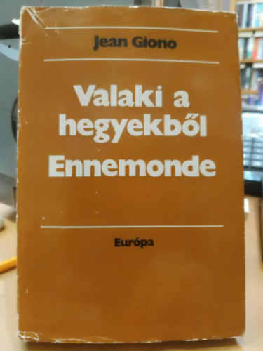 Jean Giono - Valaki a hegyekb�l/Ennemonde