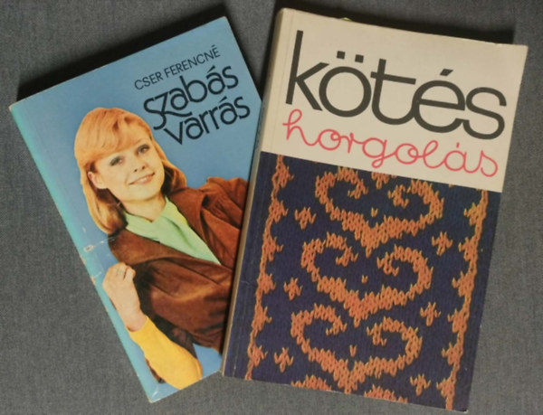 Kov�cs Margit Cser Ferencn� - 2 db K�zimunka: Szab�s-varr�s, K�t�s-horgol�s.