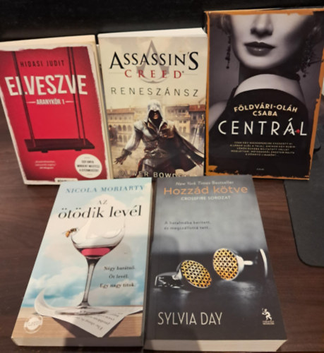 Sylvia Day, Oliver Bowden, Hidasi Judit, Nicola Moriarty Fldvri-Olh Csaba - 5 db-os szrakoztat irodalmi KNYVMENT AJNLAT: Centrl +Hozzd ktve +Assassin's Creed/ Renesznsz +Elveszve +Az tdik levl