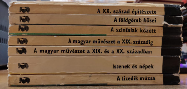 Bn Rbert, Hahn Istvn, Kampis Antal, Staud Gza, Petur Lszl, Ksa Zoltn - 7 db Minerva zsebknyvek: A tizedik mzsa; Istenek s npek; A magyar mvszet a XIX. s a XX. szzadban; A magyar mvszet a XIX. szzadig; A sznfalak kztt; A fldgmb hsei; A XX. szzad ptszete