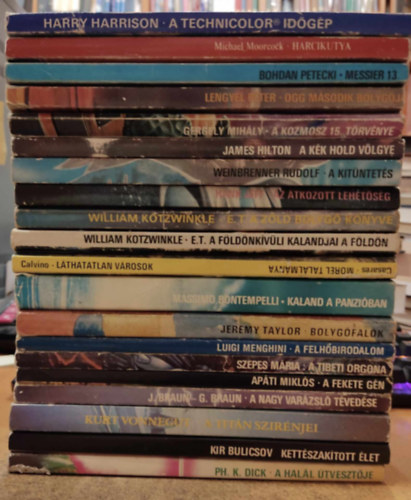 William Kotzwinkle, Szepes Mria, Kurt Vonnegut, Philip K. Dick, ...s mg sokan msok Harry Harryson - 20 db Sci-Fi: A Technicolor idgp; Harcikutya; Messier 13; Ogg msodik bolygja; A kozmosz 15. trvnye; A kk hold vlgye; A kitntets; Az tkozott lehetsg; E.T. A zld bolyg knyve; E.T. a fldnkvli; Lthatatlan vroso