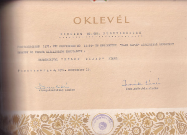 Mez�gazdas�gi Oklev�l (47,5�34cm) - Rizling MG. TSZ. Pusztam�rges - Pusztam�rgesen 1971. �vi szeptember h� 18-19-�n megtartott "Falu Napok" alkalm�val rendezett term�ny �s term�k ki�ll�t�son bemutatott: term�nyeivel "K�l�n D�jat"