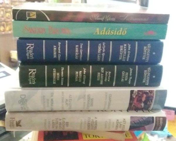 Earlene Fowler, Chetan Bhagat, John Grisham, Will North, Tess Gerritsen, Barbara Delinsky, Sandra Brown, Melissa Moretti, Kendall Ryan Mary Higgins Clark - 6 db-os K�NYVMENT� AJ�NLAT: romantikus: Ad�sid�+ Manipul�lt esk�dtek /Vid�ki l�ny /Kasz�l�s /Amarok+ Feh�r csillag /Egy asszony helye /Nathan fut�sa /Isten gyermekei+ Csapd�ban /Sodr� szenved�ly /Az �j leple alatt /�n, Mona Lisa+