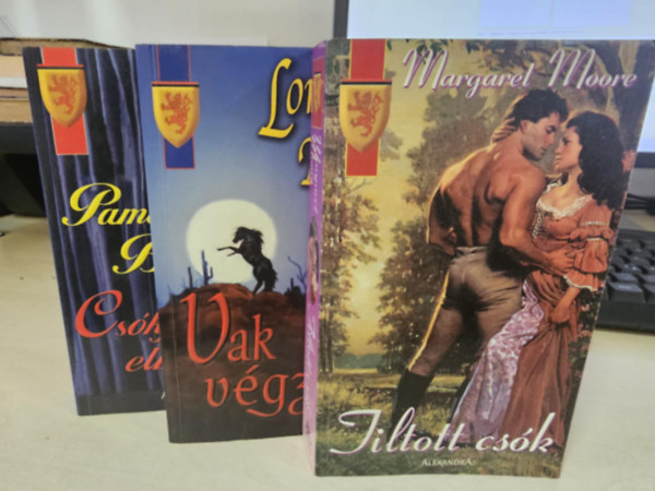 Lorraine Heath, Pamela Britton Margaret Moore - Tiltott csók + Vak végzet+ Csókjaidtól elbűvölve