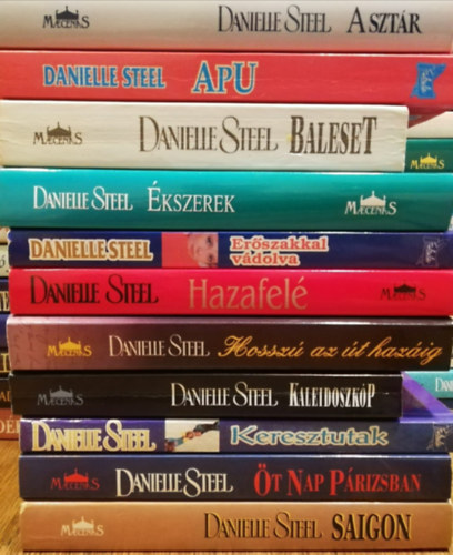 11 db Danielle Steel könyv(A sztár, Apu, Baleset, Ékszerek, Erőszakkal vádolva, Hazafelé, Hosszú az út hazáig, Kaleidoszkóp, Keresztutak, Öt nap Párizsban, Saigon)
