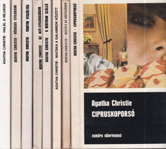 Agatha Christie - 8 db. Agatha Christie krimi (Cipruskopors� + Rejt�ly az Antill�kon + Macska a galambok k�z�tt + A Bertram sz�ll� + Az ABC-gyilkoss�gok + Temetni vesz�lyes + B�b�jos gyilkosok + Hal�l a N�luson) +