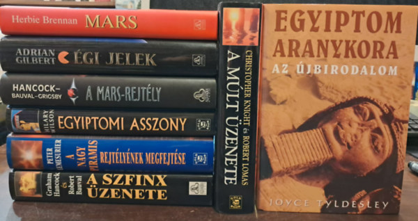 Robert Lomas Christopher Knight, Joyce Tyldesley, Herbie Brennan, Peter Lemesurier, Hilary Wilson, Graham Hancock, Robert Bauval Graham Hancock Adrian Gilbert - 8 db-os K�NYVMENT� AJ�NLAT: �gi jelek, A m�lt �zenete, Egyiptom aranykora - Az �jbirodalom, Mars, A Nagy Piramis rejt�ly�nek megfejt�se, Egyiptomi asszony,  A Mars-rejt�ly, A Szfinx �zenete