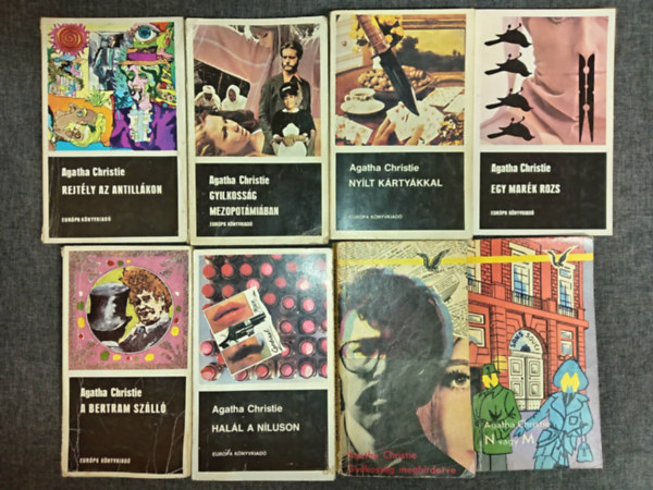 Agatha Christie - (8db) Agatha Christie krimi k�nyvcsomag: Rejt�ly az Antill�kon  Gyilkoss�g mezopot�mi�ban / Ny�lt k�rty�kkal / Egy mar�k rozs / A bretram sz�ll� / Hal�l a N�luson / Gyilkoss�g megh�rdetve / N vagy M