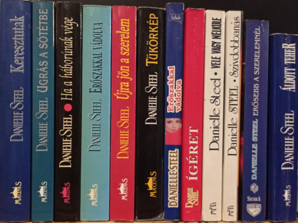 Danielle Steel - 12 db Danielle Steel knyv: Keresztutak+Ugrs a sttbe+Ha a hbornak vge+Erszakkal vdolva+jra jn a szerelem+Tkrkp+Erszakkal vdolva+gret+Vele vagy nlkle+Szvdobbans+Ersebb a szerelemnl+ldott teher