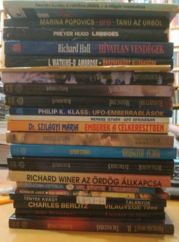 Richard Hall, Marina Popovics, Charles Berlitz Nemere Istvn - 22 db ufolgia: UFO tan az rbl; Lebegs; Hvatlan vendgek; sszeeskdt ellensgek; Az UFK formavilga; A rejtlyes eldk a vilgr vonzsban; Fldnkvliek; Eggyvls; Elveszett id; UFO emberrablsok; UFO Afrik