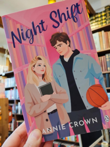 Annie Crown - Night Shift - The international TikTok sensation for fans of Hannah Grace and Stephanie Archer /Éjszakai műszak/