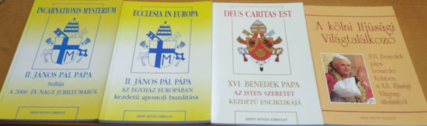 Szent Istvn Trsulat - II. Jnos Pl ppa bullja a 2000. v nagy jubileumrl; II. Jnos Pl ppa az egyhz Eurpban kezdet apostoli buzdtsa; XVI. Benedek ppa az Isten szeretet kezdet enciklikja; A klni Ifjsgi Vilgtallkoz (4 ktet)