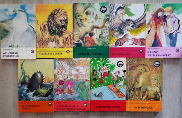 T�ke P�ter, M�ndy Iv�n, Sz�rke Bagoly, Padis�k Mih�ly, Dieter Ott, K�llai R. G�bor, A. Nyekraszov Jaan Rannap - Delfin ifj�s�gi k�nyvcsomag (9db) Az utols� feh�rtoll� / Vesz�lyes szaf�ri / Robin Hood / K�t kicsi h�d / Kan�c, az �letm�v�sz / Az �rd�ng�s Caprioli / A n�t�rius �s a nyolc pisztolygoly� / Link�ci kapit�ny kalandjai / A nyevig