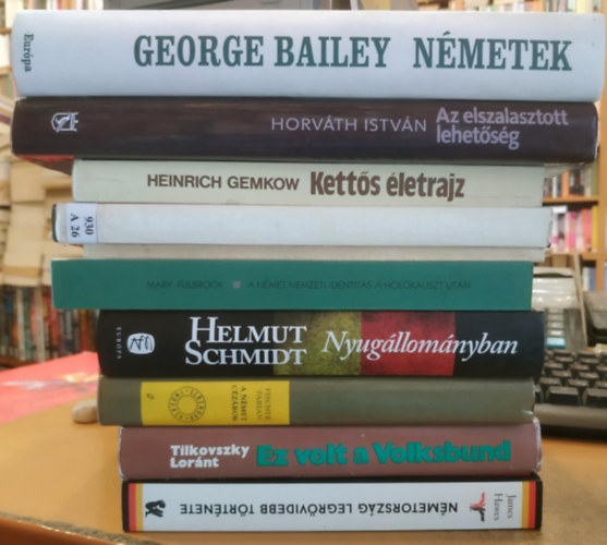Helmut Schmidt, James Hawes, Mary Fulbrook, gh Attila, Heinrich Gemkow, Horvth Istvn, George Bailey Tilkovszky Lornt - 10 db nmet trtnelem: Nmetorszg legrvidebb trtnelem; Ez volt a Volksbund; A nmet czrok; Nyugllomnyban; A nmet nemzeti identits a holokauszt utn; Felelssgtl thatott szabadsg; A nmet ideolgia trtnetfelfo