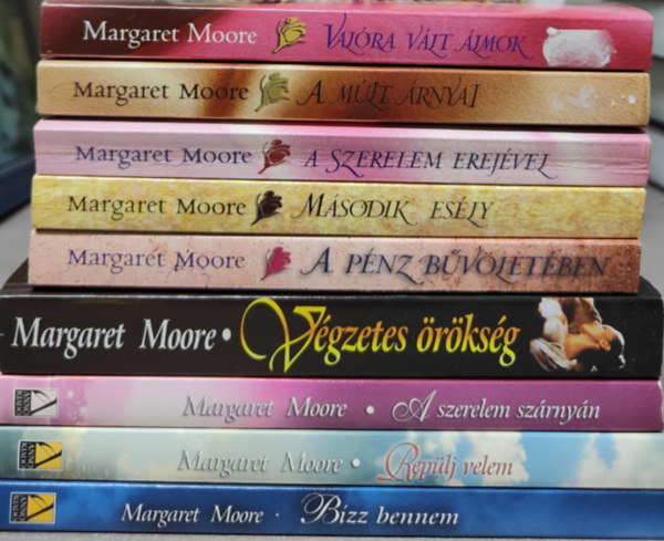 Margaret Moore - 9 db Margaret Moore knyv: / Bzz bennem / Replj velem / A szerelem szrnyn / Vgzetes rksg / A pnz bvletben / Msodik esly / A szerelem erejvel / A mlt szrnyai / Valra vlt lmok /