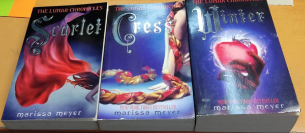 Marissa Meyer - 3 db Marissa Meyer, The Lunar Chronicles: Scarlet (2.) + Cress (3.) + Winter (4.)