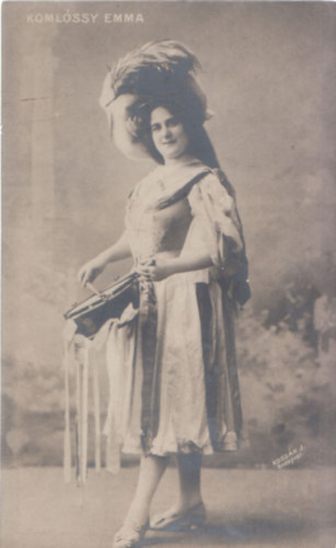 Koml�ssy Emma (k�peslap az 1900-as �vek elej�r�l)