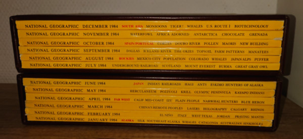 A National Geographic angol kiadásának teljes 1984-es évfolyama - 12 lapszám 2 műbőrtokban