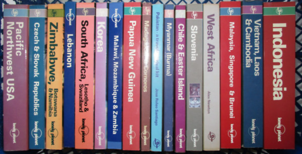 17 db-os angol nyelv� �tik�nyvsorozat a lonely planet sorozatb�l (Indonesia, West Africa, Slovenia, Chile, Myanmar, Pakistan, Papua New Guinea, Korea, Lebanon, South Africa, Zimbabwe, stb..)