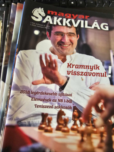 21db a Magyar Sakkvilg folyiratbl (benne:Kramnyik visszavonul, Berkes Ferenc, Carlsen marad a bajnok, Kaszparov visszatr, Megnyitsi jtsok, Benk Pl karcsonyi feladvnyai, Kaszparov Budapesten, Caruana a cscsra tr stb