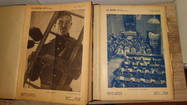 Az Új idők című folyóirat teljes 1933-as évfolyama két kötetbe kötve.